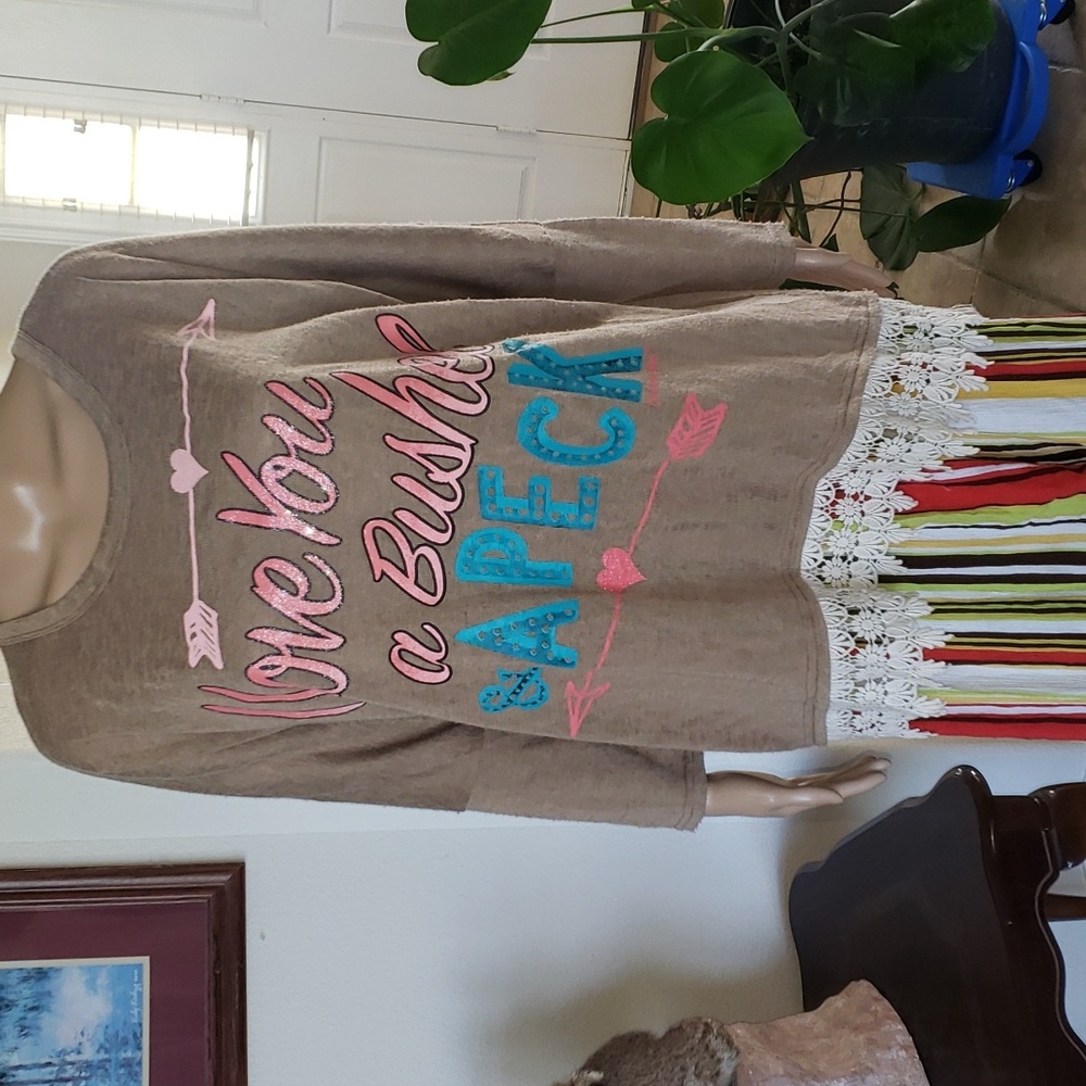 Southern Grace s/m oversized scoopneck lace trim I Love you a bushel & a peck